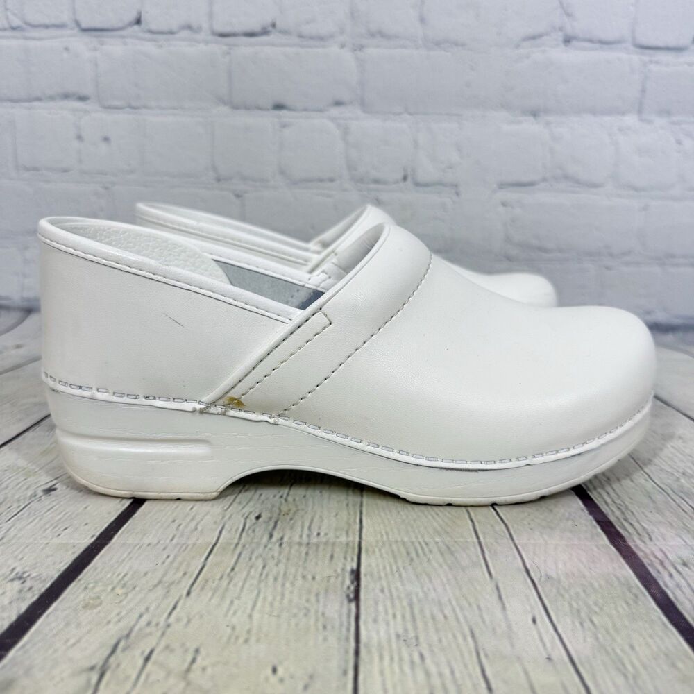 Dansko White Clogs Women Size 9.5-10 US 40 EU Slip On Professional Leather Shoes